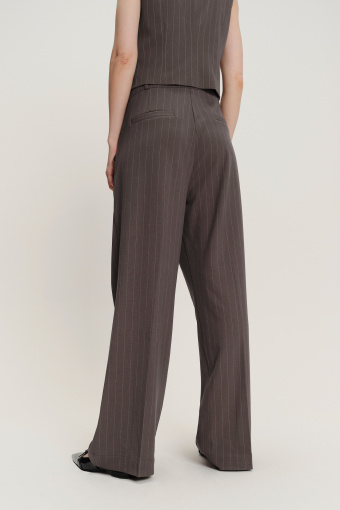 Eleganckie spodnie w subtelne prążki