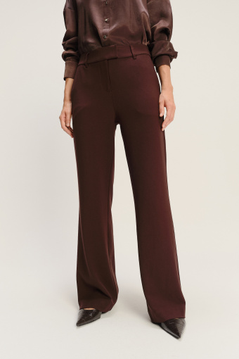 Eleganckie spodnie w kolorze ciemnobrązowym 