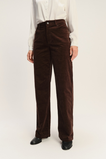 Czekoladowe spodnie o prostej szerokiej nogawce