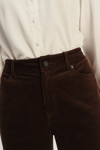 Czekoladowe spodnie o prostej szerokiej nogawce