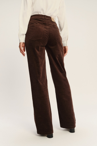 Czekoladowe spodnie o prostej szerokiej nogawce