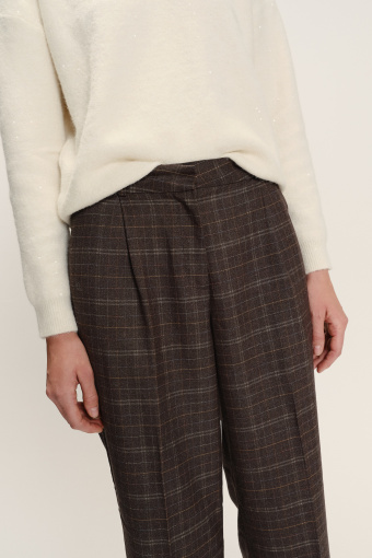 Proste luźne spodnie z nadrukiem w kratę