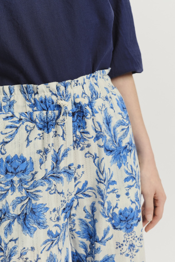 Bawełniane kuloty z nadrukiem w niebieskie kwiaty