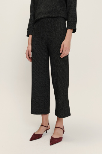 Czarne lekko połyskujące spodnie 7/8