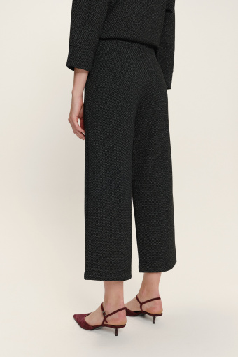 Czarne lekko połyskujące spodnie 7/8