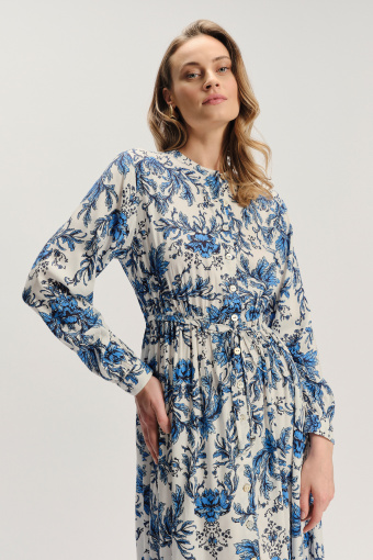 Sukienka midi w niebieskie kwiaty