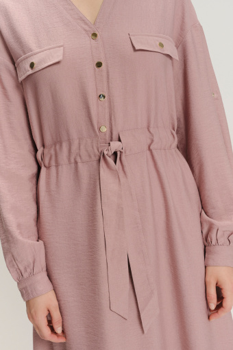 Sukienka midi w kolorze pudrowego różu