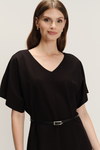 Klasyczna czarna sukienka z łezką na plecach