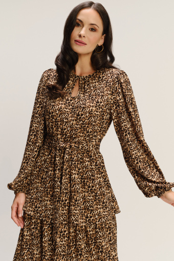 Elegancka sukienka z falbaniastym dołem 