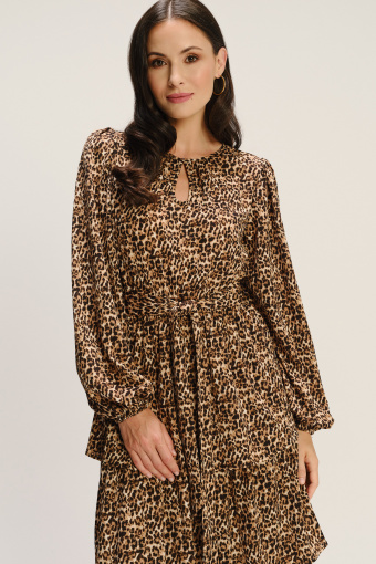 Elegancka sukienka z falbaniastym dołem 