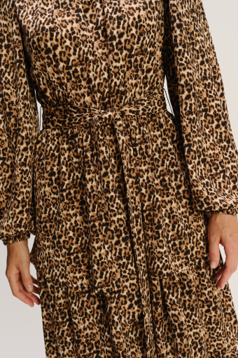 Elegancka sukienka z falbaniastym dołem 