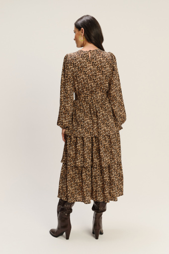 Elegancka sukienka z falbaniastym dołem 