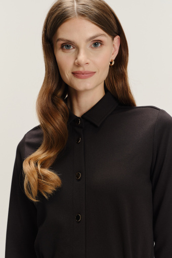 Wiskozowa czarna sukienka z zapięciem na guziki