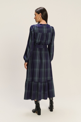 Długa granatowa sukienka w kratę
