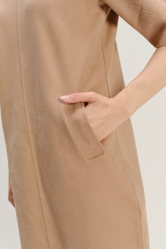 Beżowa uniwersalna sukienka o prostym fasonie