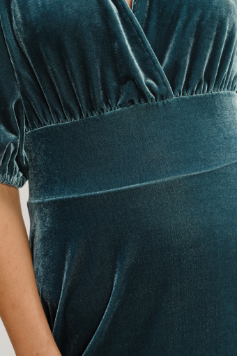 Ciemnoturkusowa sukienka midi z miękkiego weluru