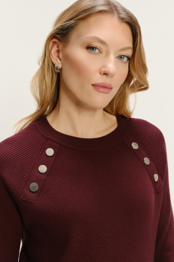 Burgundowy sweter z miękkiej dzianiny