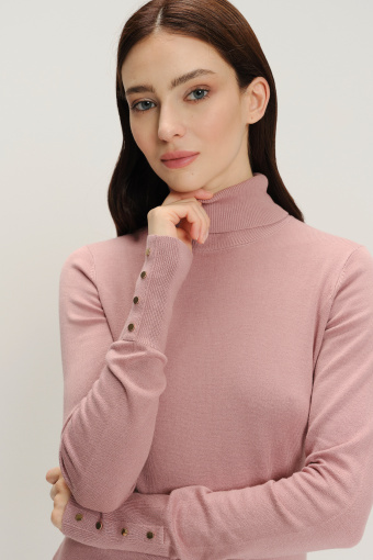 Sweter z golfem w kolorze pudrowo-różowym 