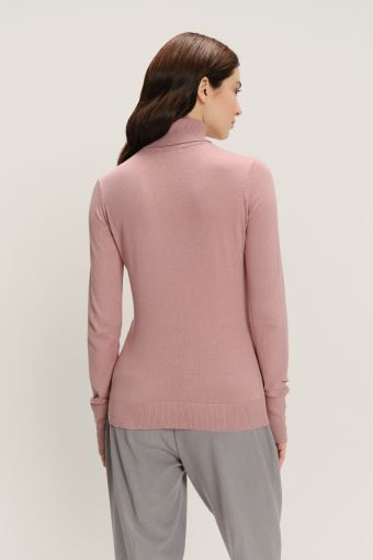 Sweter z golfem w kolorze pudrowo-różowym 