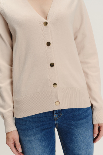 Klasyczny jasnobeżowy kardigan z kontrastowymi guzikami