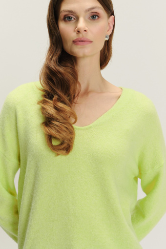 Luźny sweter w kolorze jasnej zieleni dekolt w V