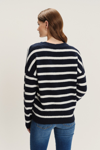 Luźny sweter w kontrastowe paski z dekoltem w V 