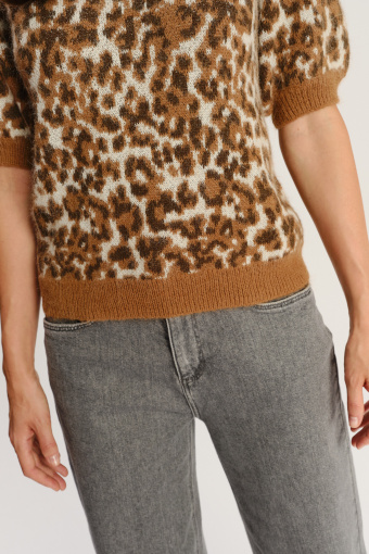 Sweter z krótkim rękawem w zwierzęcy print 