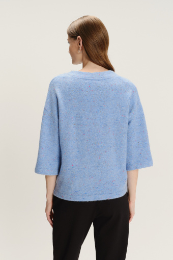 Błękitny sweter z domieszką wełny 