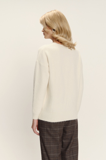 Biały sweter z połyskującymi detalami 