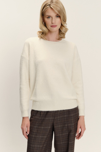 Biały sweter z połyskującymi detalami 