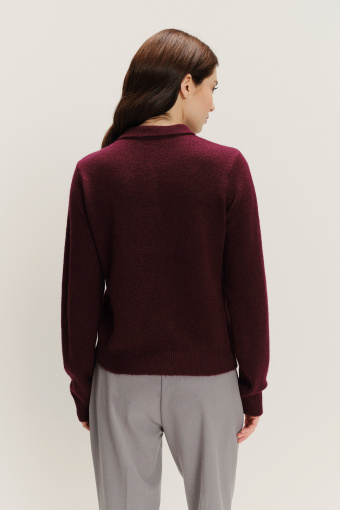 Burgundowy sweter z kołnierzykiem 