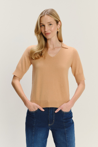 Efektowny sweter w kolorze wielbłądziej wełny
