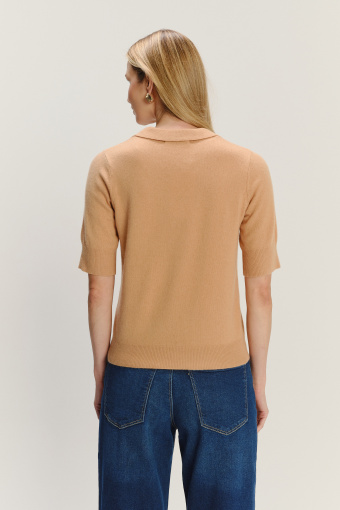 Efektowny sweter w kolorze wielbłądziej wełny