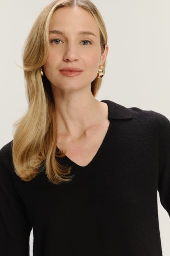 Efektowny czarny sweter z krótkim rękawem 