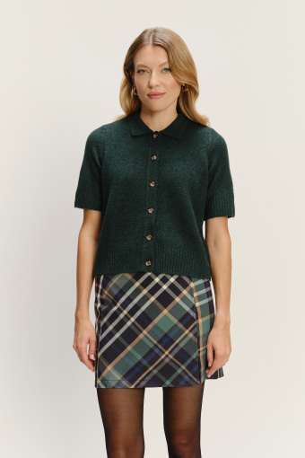 Ciemnozielony sweter z krótkim rękawem i kołnierzykiem