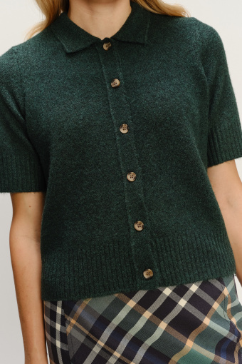 Ciemnozielony sweter z krótkim rękawem i kołnierzykiem
