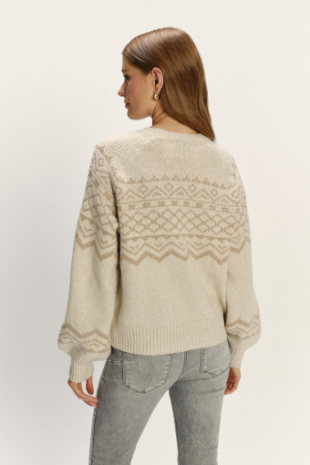 Beżowy sweter z dodatkiem wełny klasyczny wzór