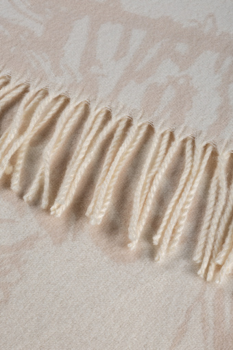 Kremowy szalik z motywem kwiatów