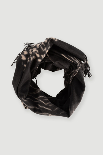 Efektowny szalik z printem