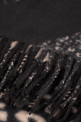 Efektowny szalik z printem