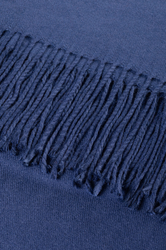 Elegancki szalik w ciemnym odcieniu błękitu