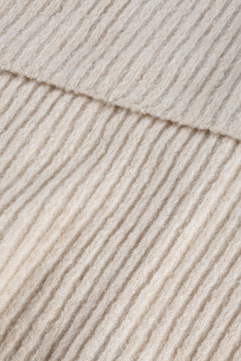 Miękki kremowy komin