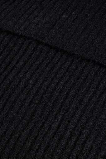 Czarny komin z dodatkiem wełny