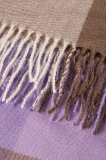 Komfortowy szal z frędzlami 