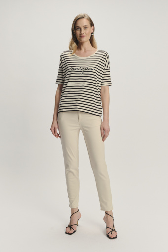Kremowy top z drobne kontrastowe paski