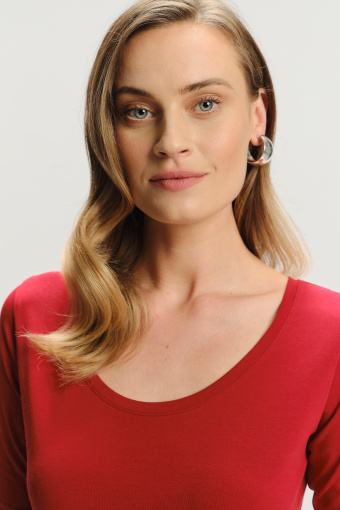 Top w kolorze ciemnej czerwieni