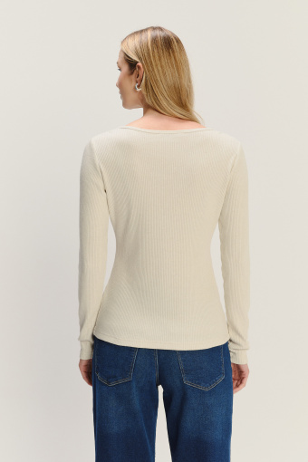 Kremowy longsleeve z miękkiej dzianiny