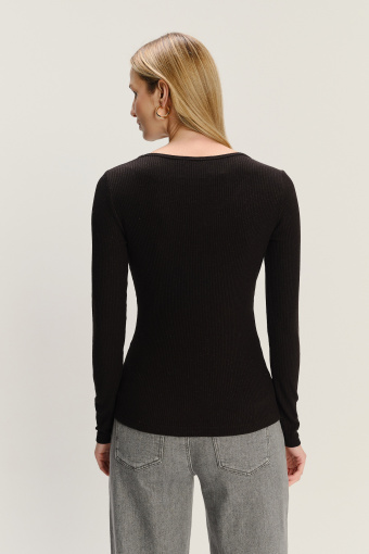 Czarny dopasowany longsleeve z błyszczącą nitką