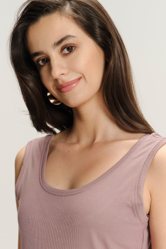Uniwersalny top w kolorze zgaszonego różu Uniwersalny top w kolorze zgaszonego różu