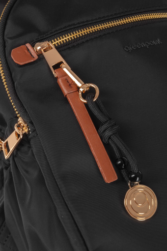 Casualowy plecak ze złotymi zamkami i elementami z eko skóry